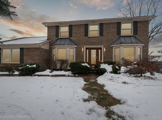 36875 Chesapeake Rd, Farmington Hills, MI 48335