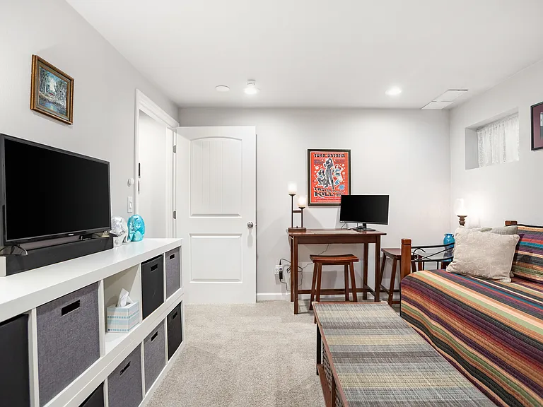 568 Longfellow Ln #FURNISHED — Photo 10