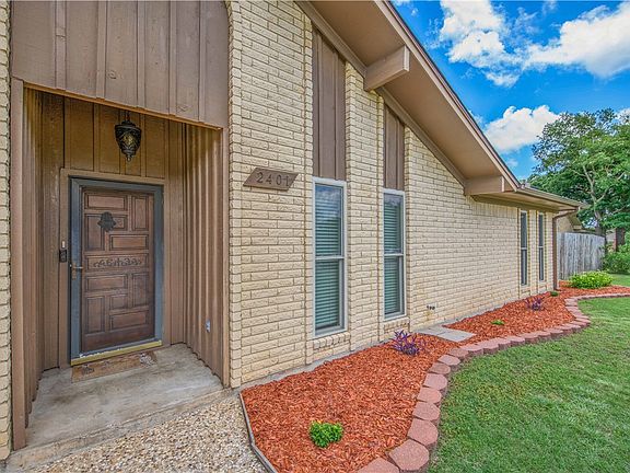 3rd image of 2401 Briar Oaks Dr