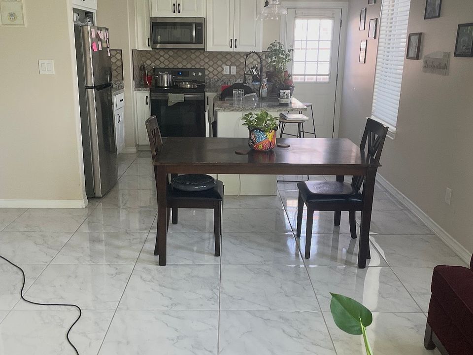 1st image of 216 Teak Dr