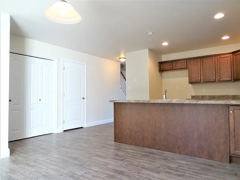 Dining Area & Kitchen