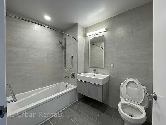 Rented by Sky View Parc Sales LLC | media 5