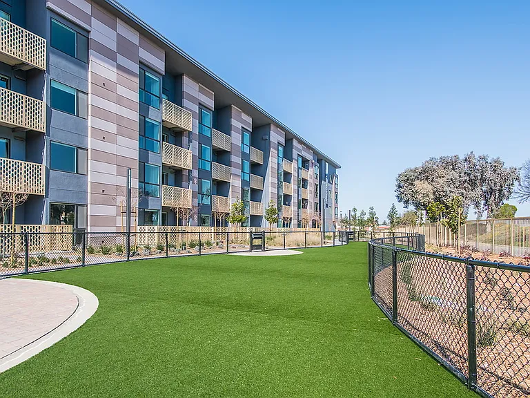 Mylo Santa Clara — Photo 14