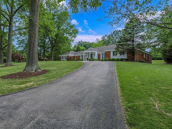 4th image of 41 Meadowbrook Country Club Est