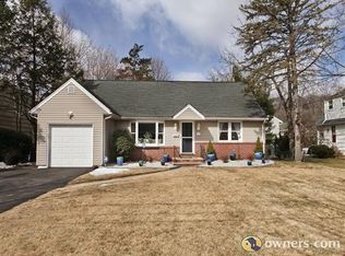 216 Canterbury Pl, Ridgewood, NJ 07450