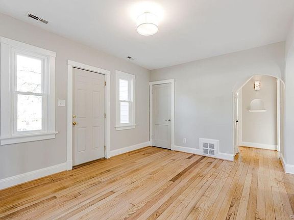 4th image of 209 W Laburnum Ave