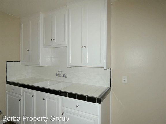 3rd image of 1947 Locust Ave APT 4