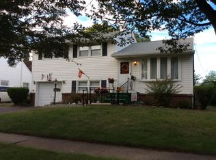 909 Dolores Ln, Croydon, PA 19021