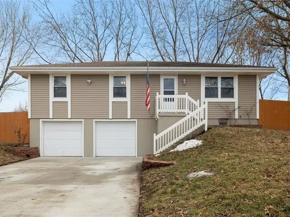 2103 SE Austin St, Oak Grove, MO 64075