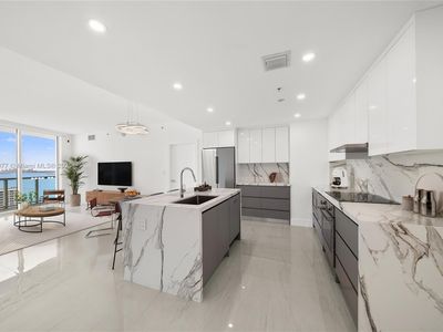 1900 N Bayshore Dr APT 2104, Miami, FL, 33132