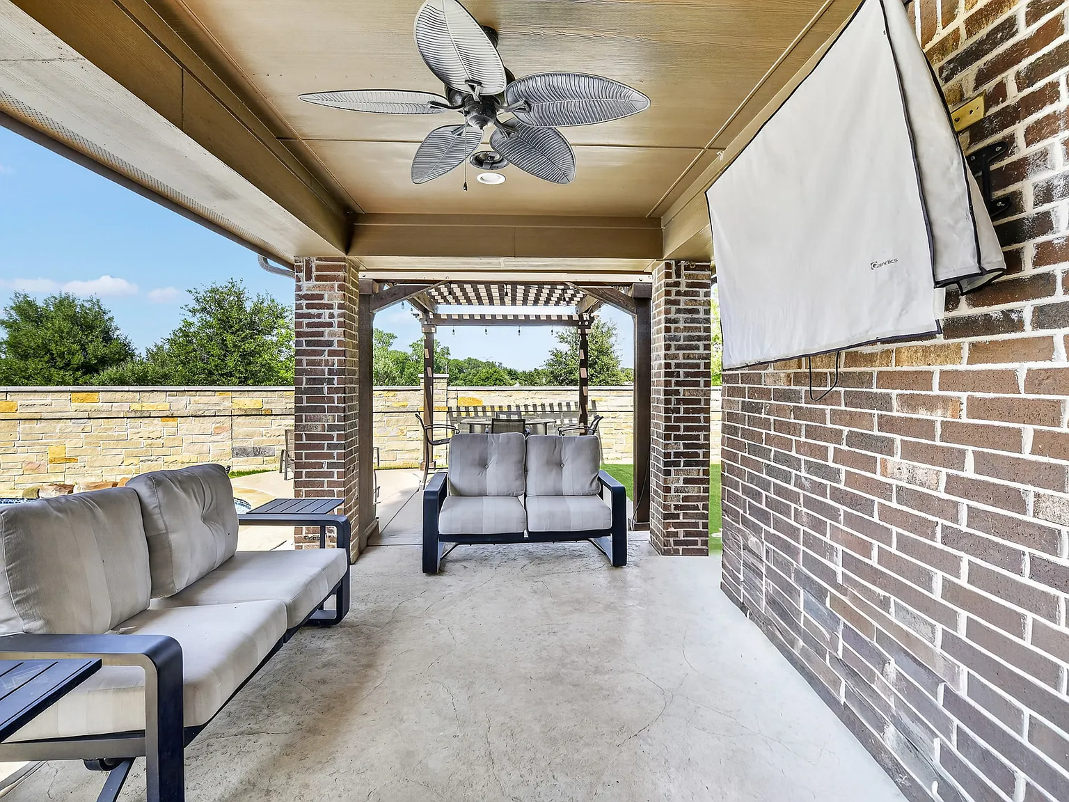 5 bed, 3194 sqft, $4,500 — Photo 3