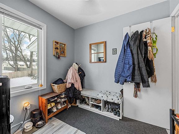 3rd image of 1212 Tracy Ln