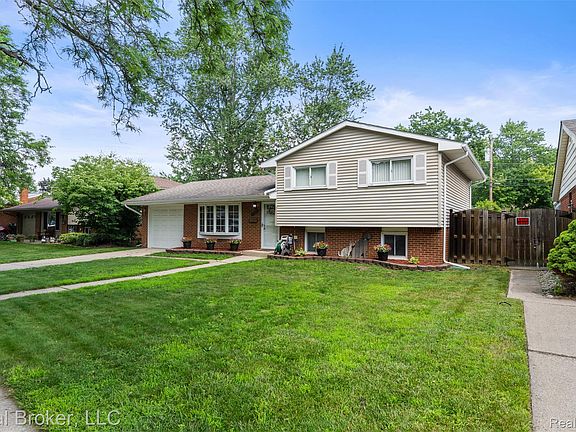 3rd image of 14726 Ellen Dr