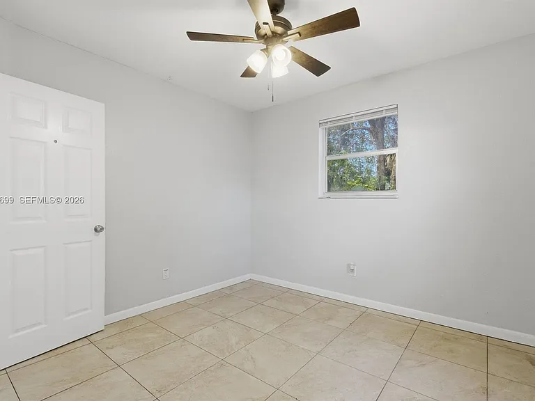 533 NW 15th Way — Photo 11