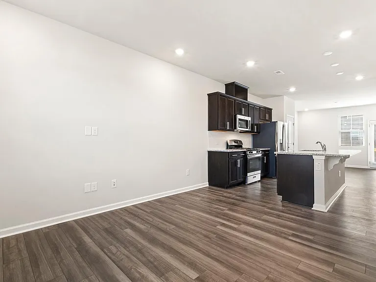 146 Zealand Ct — Photo 12