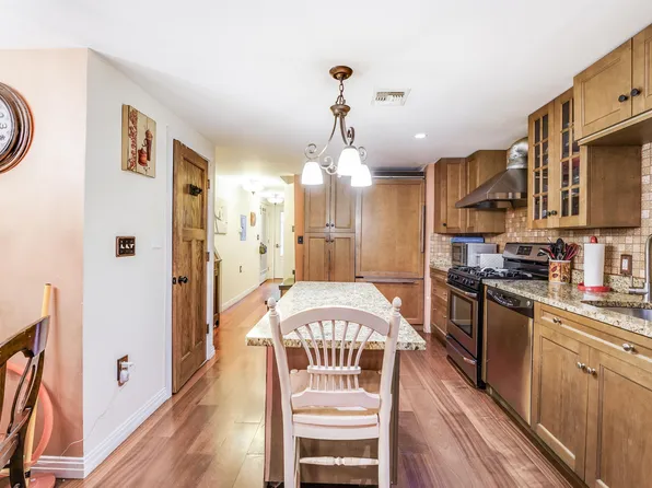 372 5th Street image 13 of 30