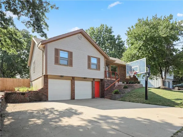 1339 S Stagecoach Dr, Olathe, KS 66062