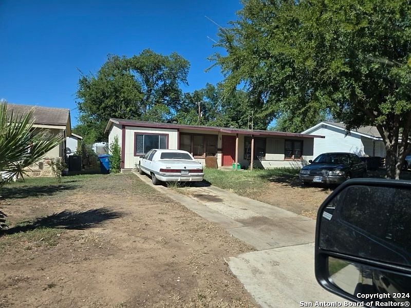 1st image of 415 ANTON DR