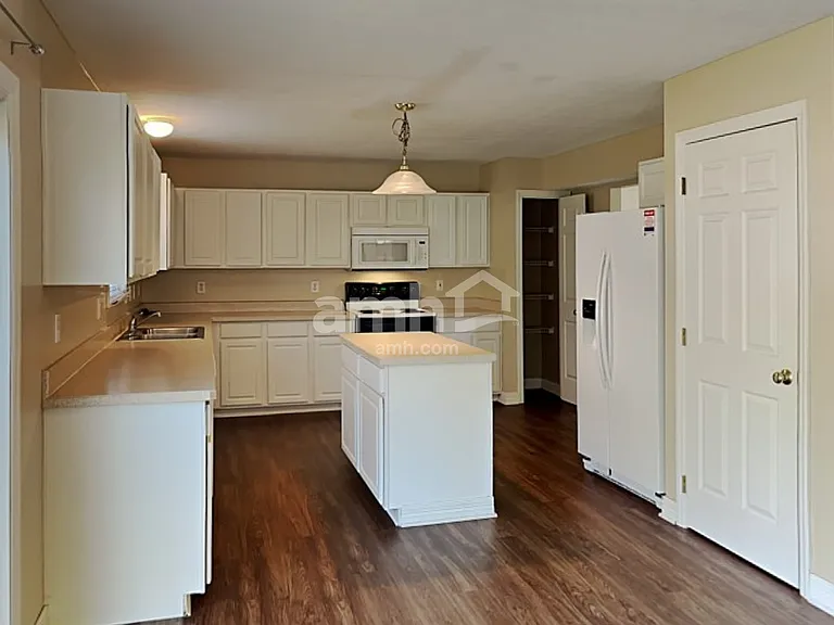1739 Autumn Dr — Photo 3