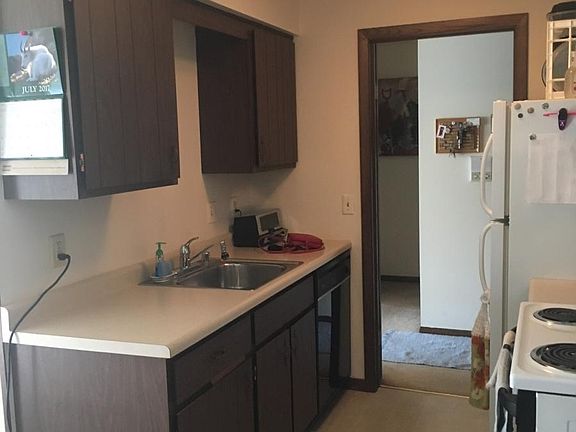 Galley-style fully equipped kitchen