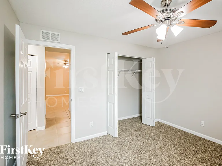 931 SE Thornhill Dr — Photo 11