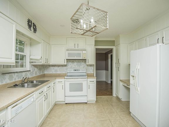 4th image of 720 Montvue Ave