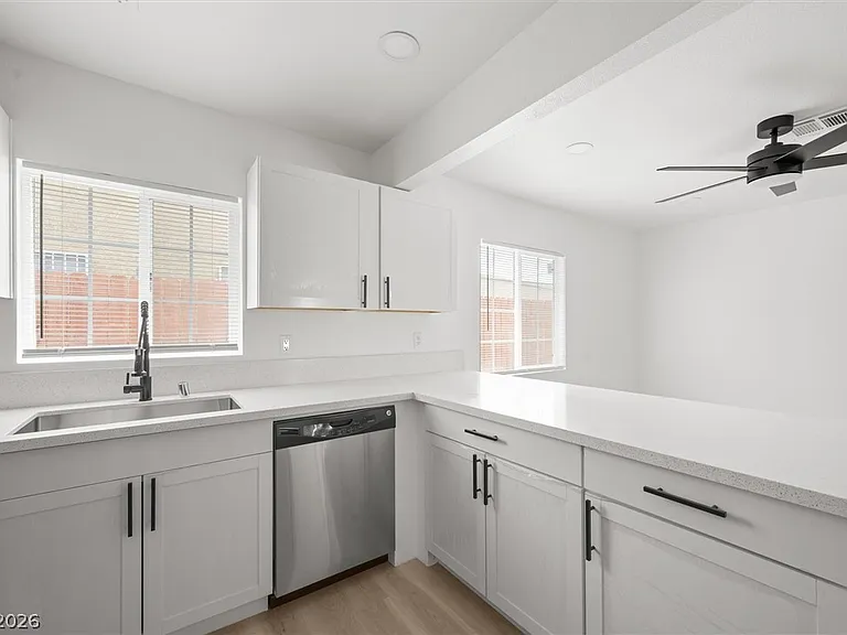 623 N 10th St #D — Photo 8