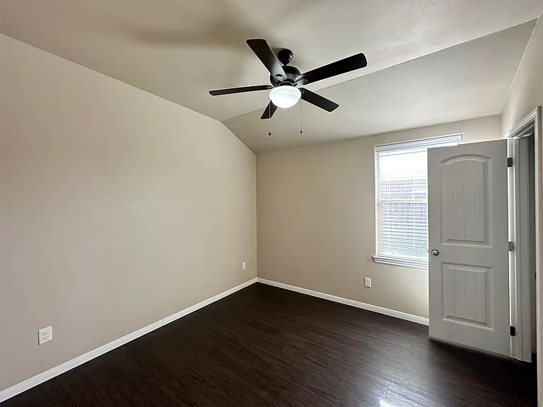 1301 Vanguard Ln — Photo 11