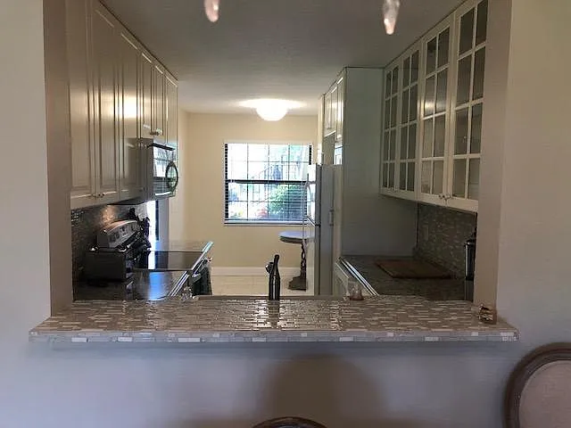 901 Pinecrest Cir #B — Photo 4