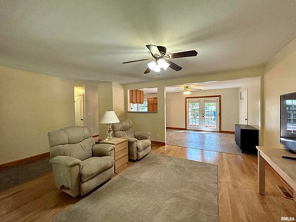 2nd image of 610 S Glenview Dr