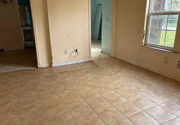 4th image of 746 SE Putnam St