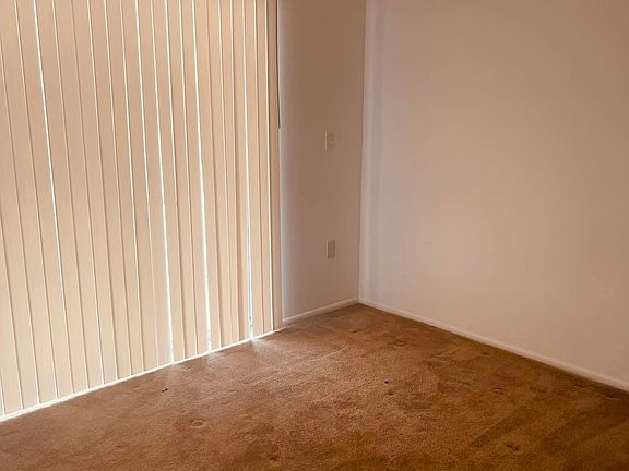 4th image of 108 SW Lincoln Cir N #4