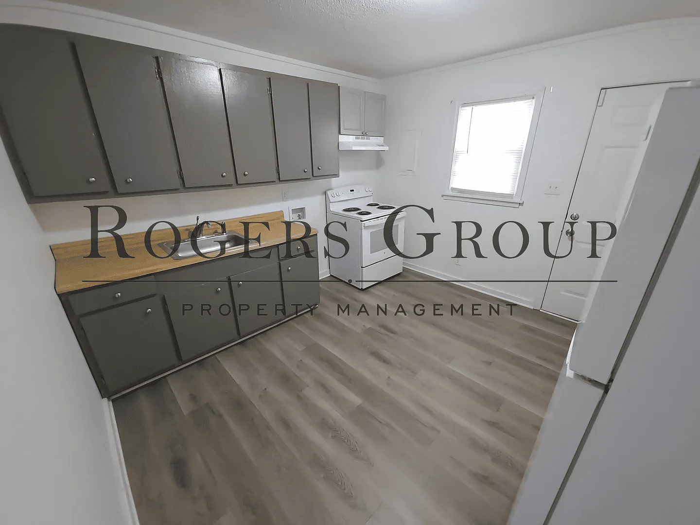 #450 - 807-809 Hughes St Duplex — Photo 2