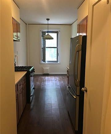4th image of 2922 Barnes Ave APT 2G