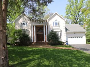 43 Rose Ave, Great Neck, NY 11021