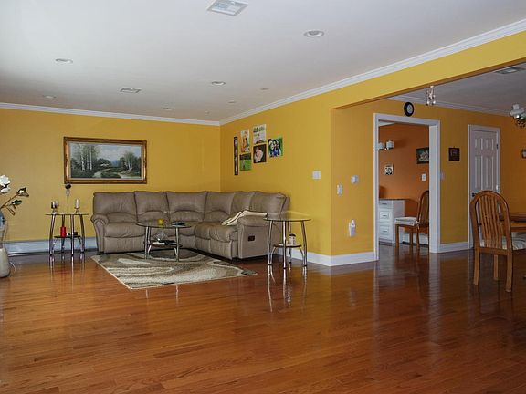 3rd image of 219 Orlando Blvd