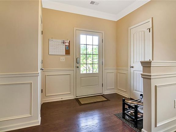 4th image of 498 Pine Ln #0