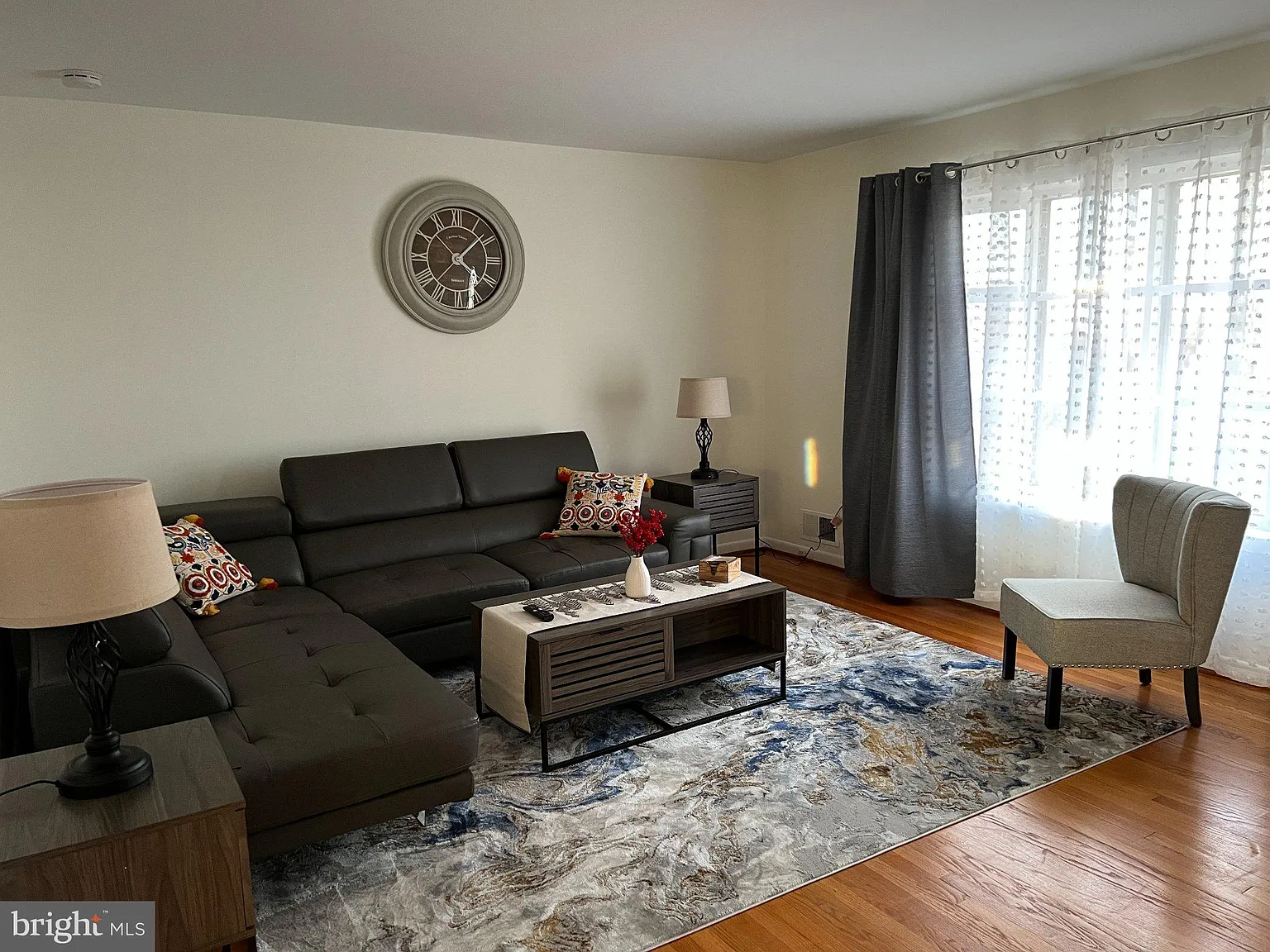 4 bed, 2.0 bath, 1814 sqft, $3,800 — Photo 4