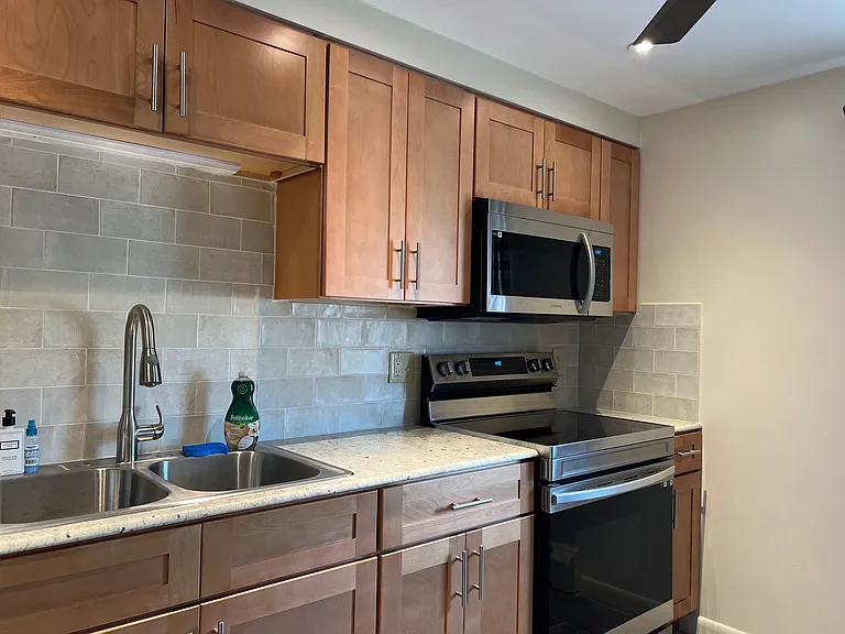 Lancer Court Apartments — Photo 6