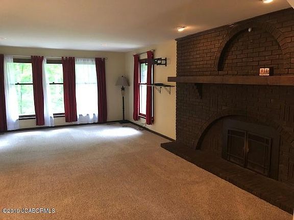 5th image of 3906 Greenbrier Dr
