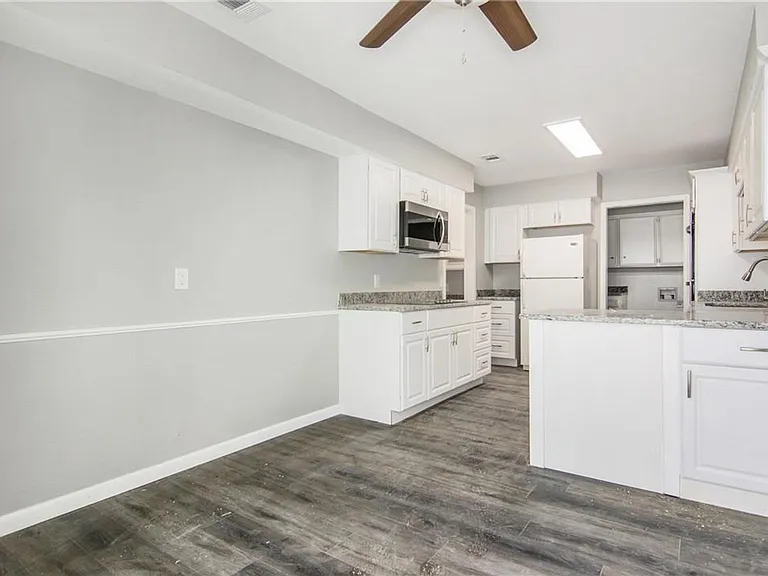 2808 Golfing Green Dr — Photo 10