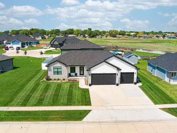 2736 Wet Stone Dr, Salina, KS 67401