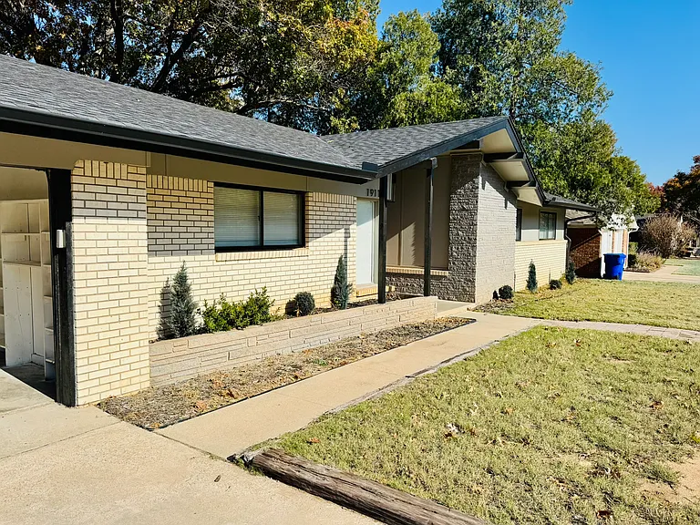 1911 Westbrooke Ter — Photo 13