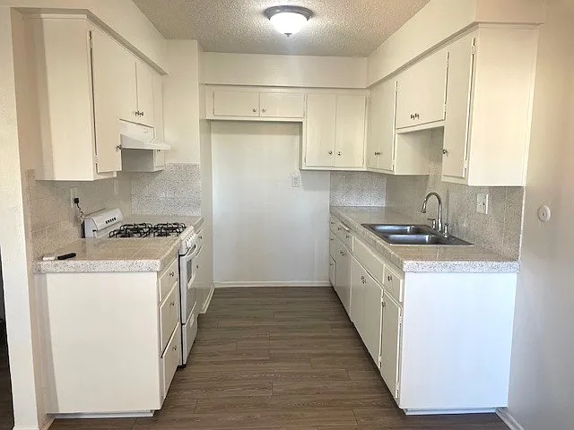 Bella Vista Apartment Homes — Photo 4