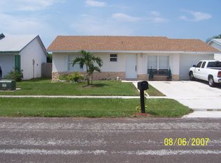 6159 Oak Royal Dr, Lake Worth, FL 33463