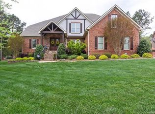 6211 Fox Chase Dr, Davidson, NC 28036