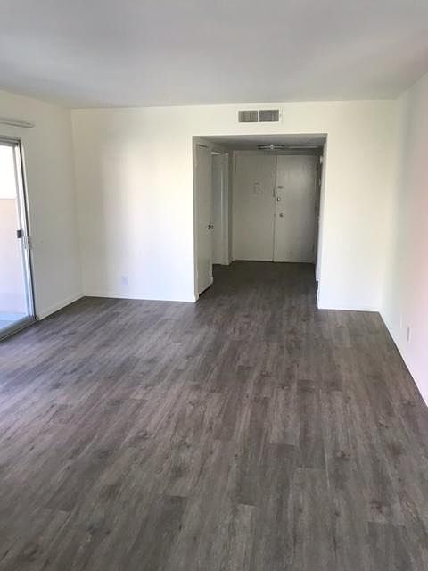 1st image of 1014 W Huntington Dr #A16