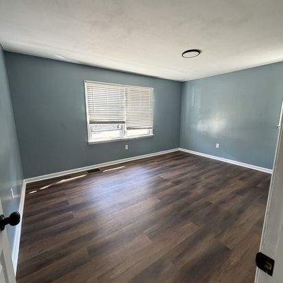 21 Berg Ave, Hamilton, NJ 08610
