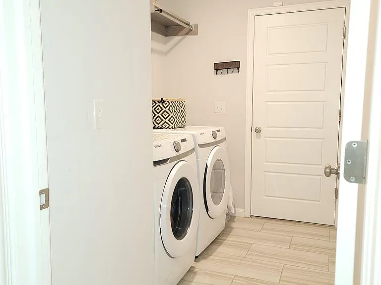4705 Apatite Bluff Dr — Photo 31