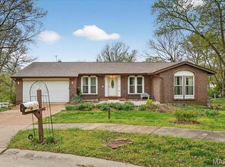 2 Silveroak Ct, Ballwin, MO 63021